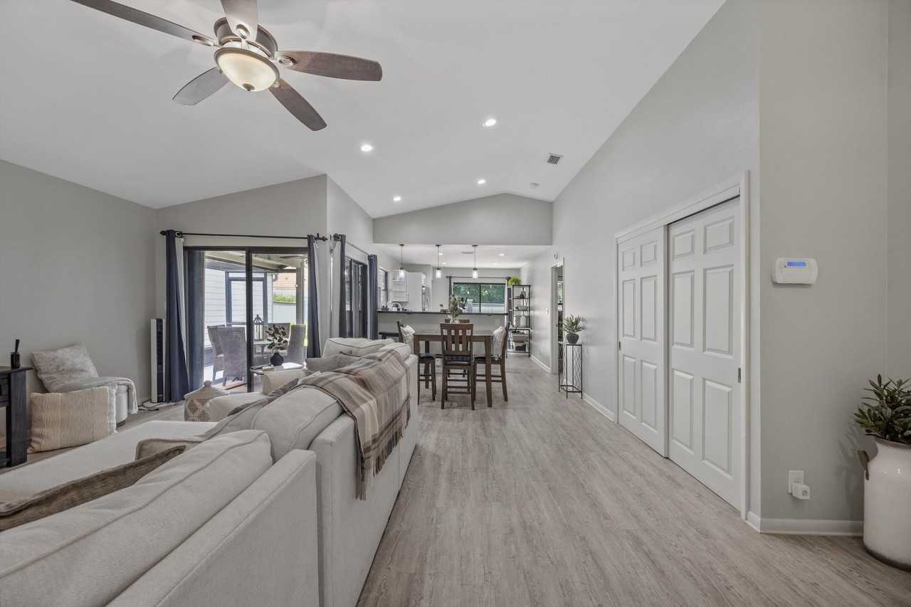 2482 Bedford Mews Dr - Photo 6 of 29