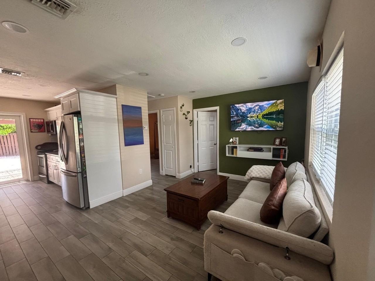 2480 Ne 13th Ter - Photo 5 of 46