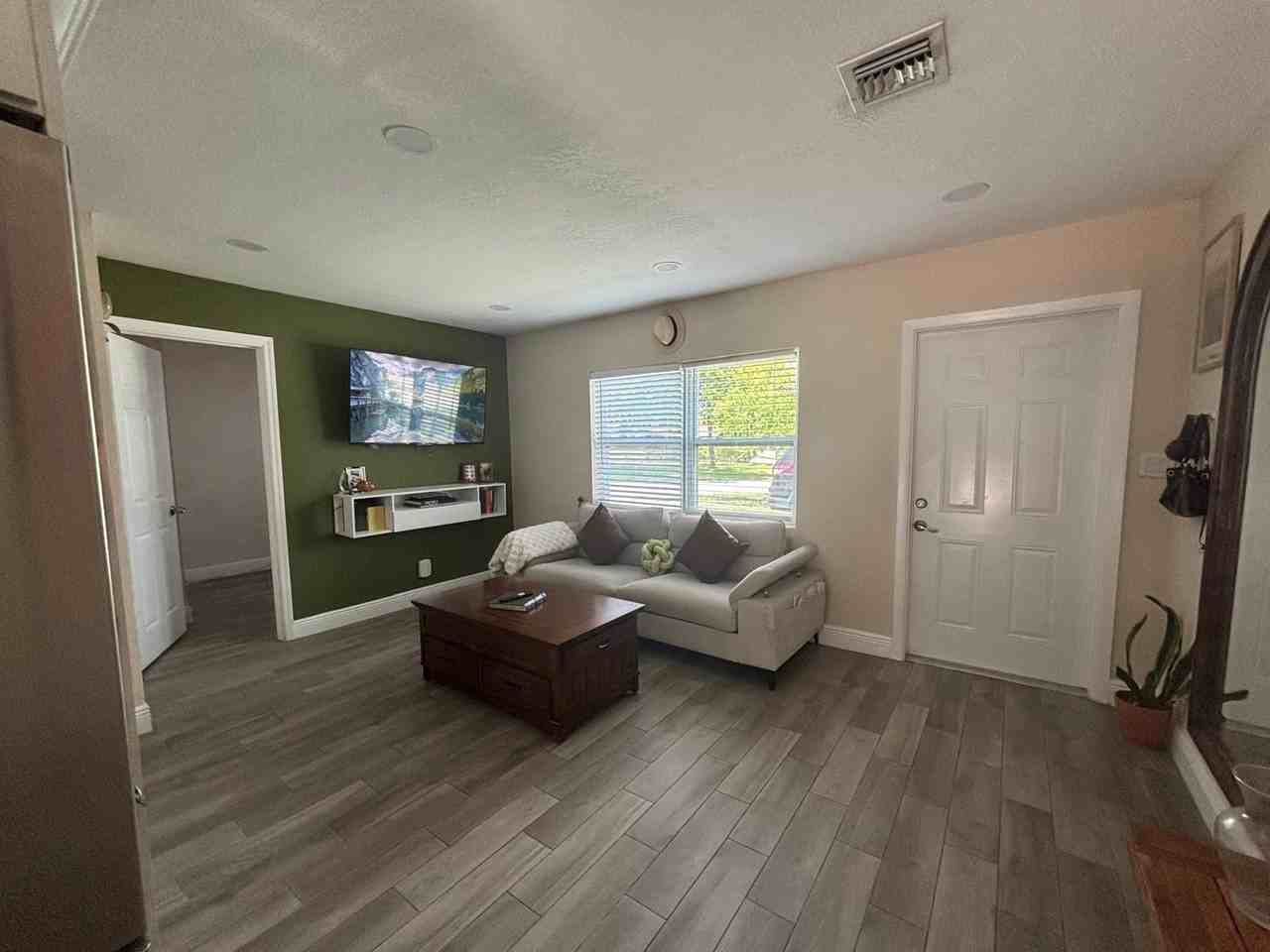 2480 Ne 13th Ter - Photo 6 of 46