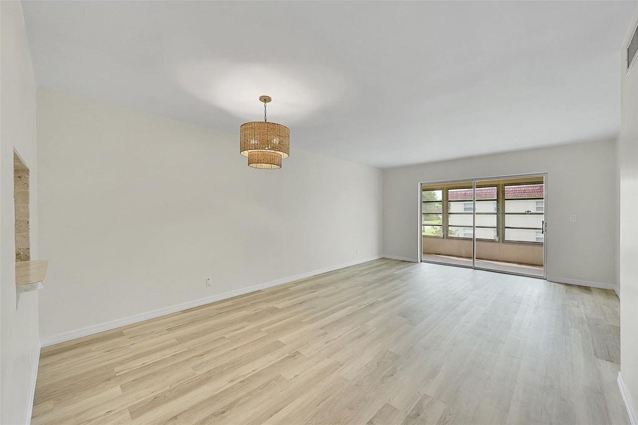 23 Abbey Ln #202 - Photo 6 of 32
