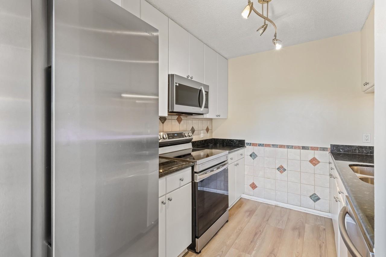 2229 22nd Way - Photo 6 of 15