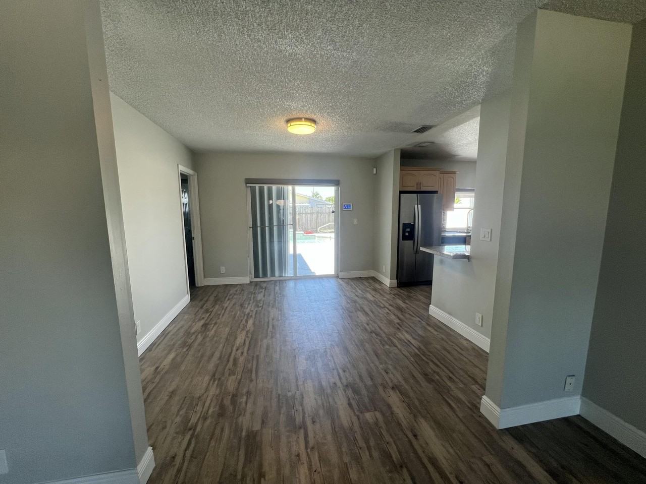516 Nw 54th St - Photo 3 of 17