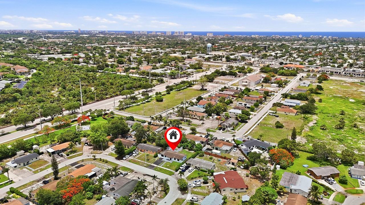 1060 Sw 5th Ter - Photo 2 of 37