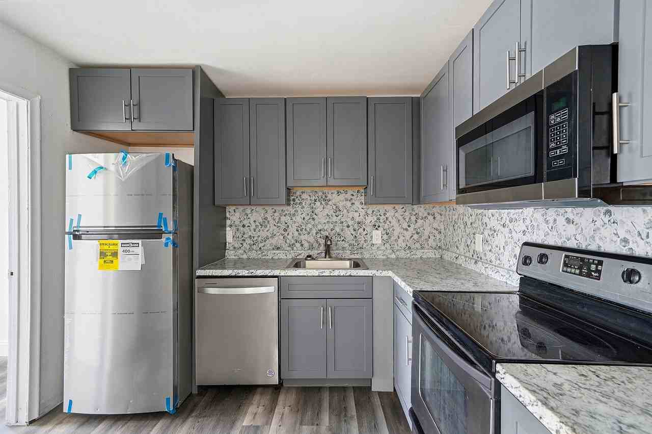 1060 Sw 5th Ter - Photo 6 of 37
