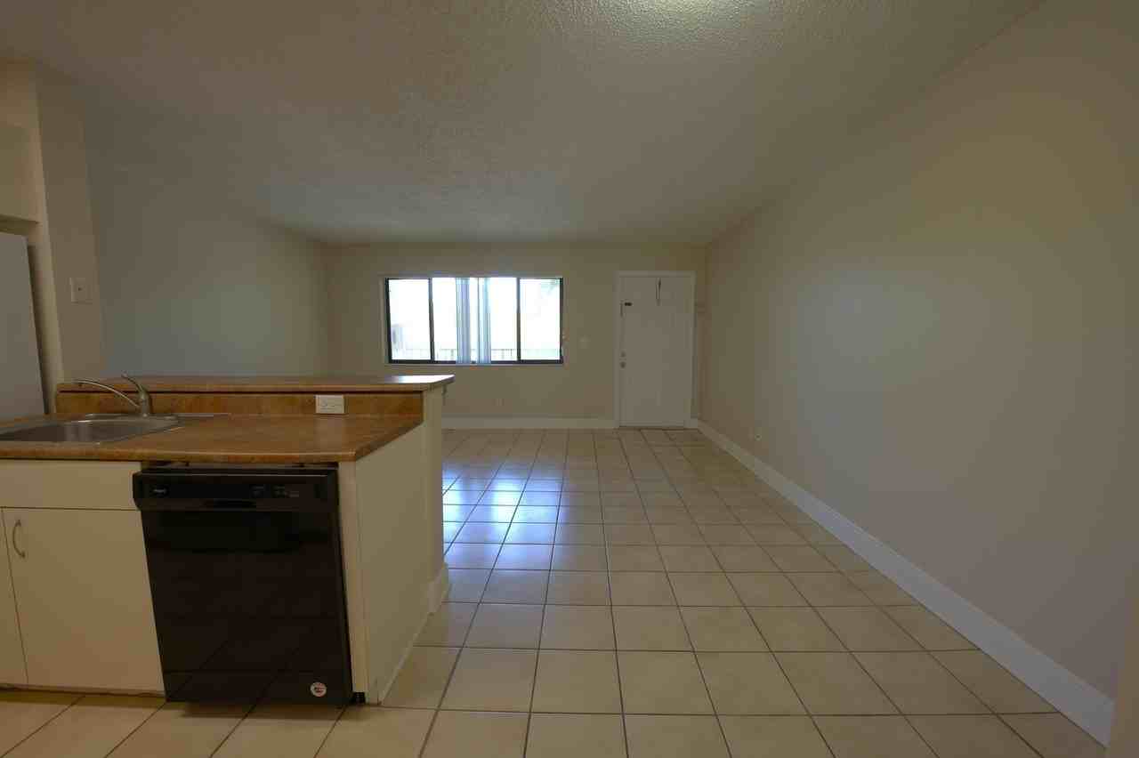 1523 Meadows Cir W - Photo 5 of 27