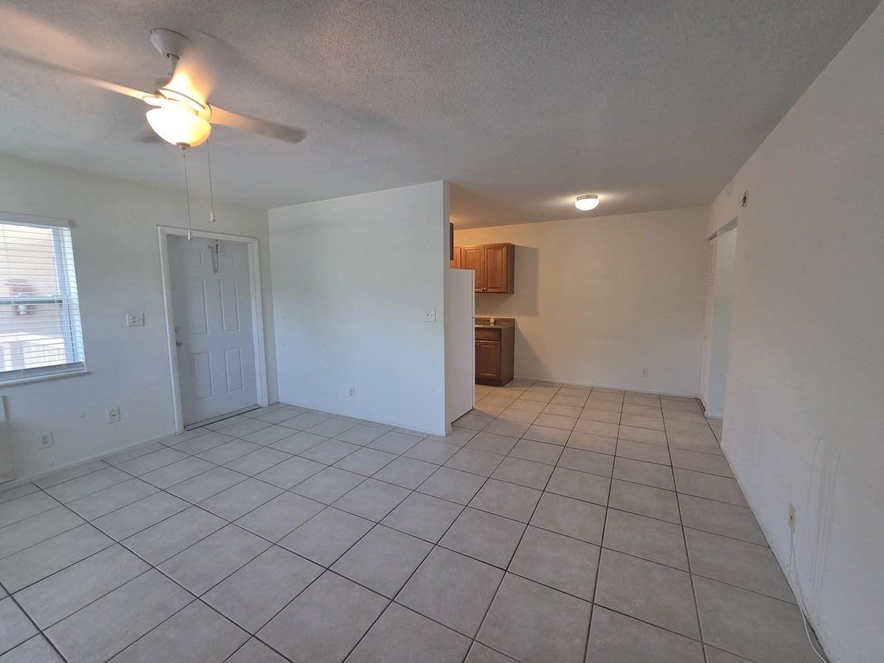 701 Se 15th St #12 - Photo 2 of 13