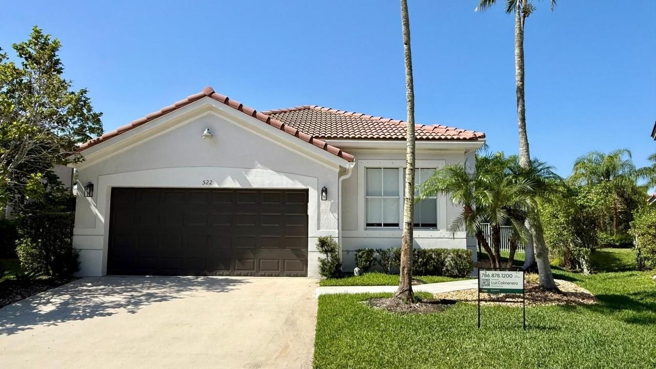 522 Live Oak Ln