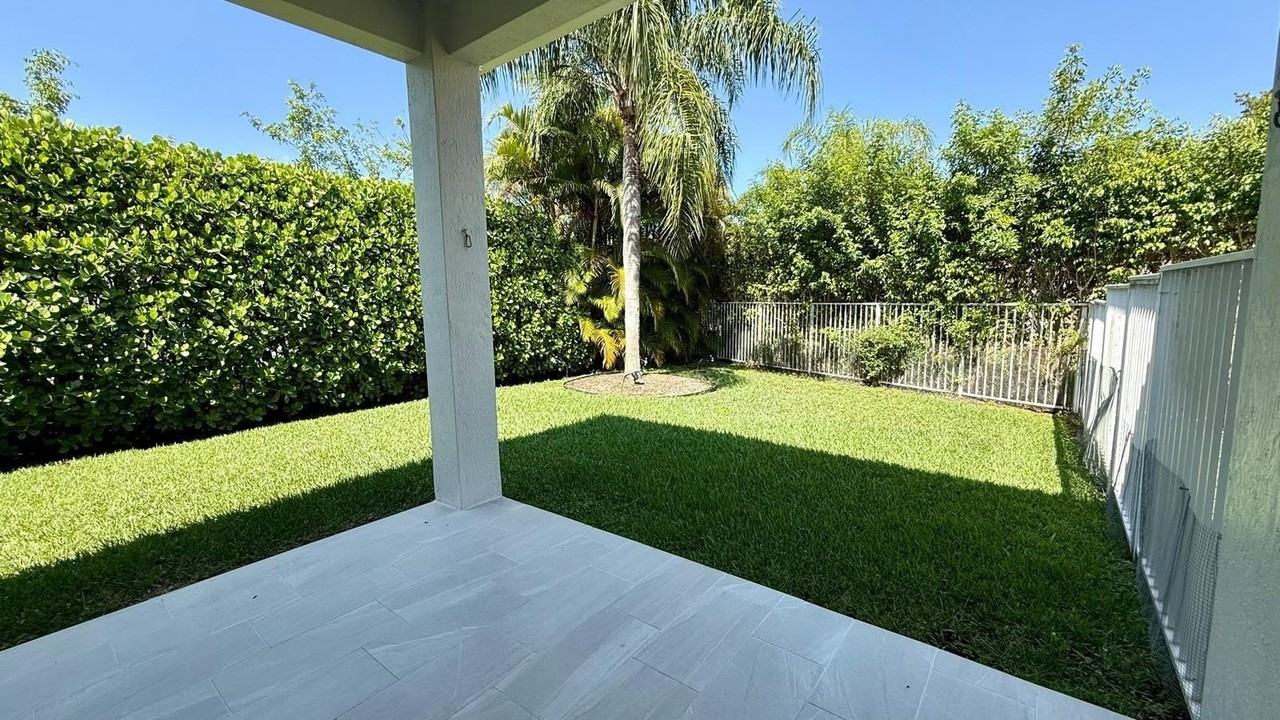 522 Live Oak Ln - Photo 4 of 25