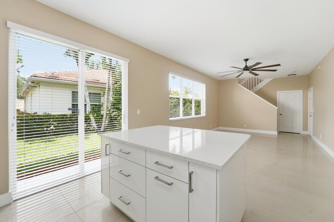 1780 Pierside Cir - Photo 4 of 24