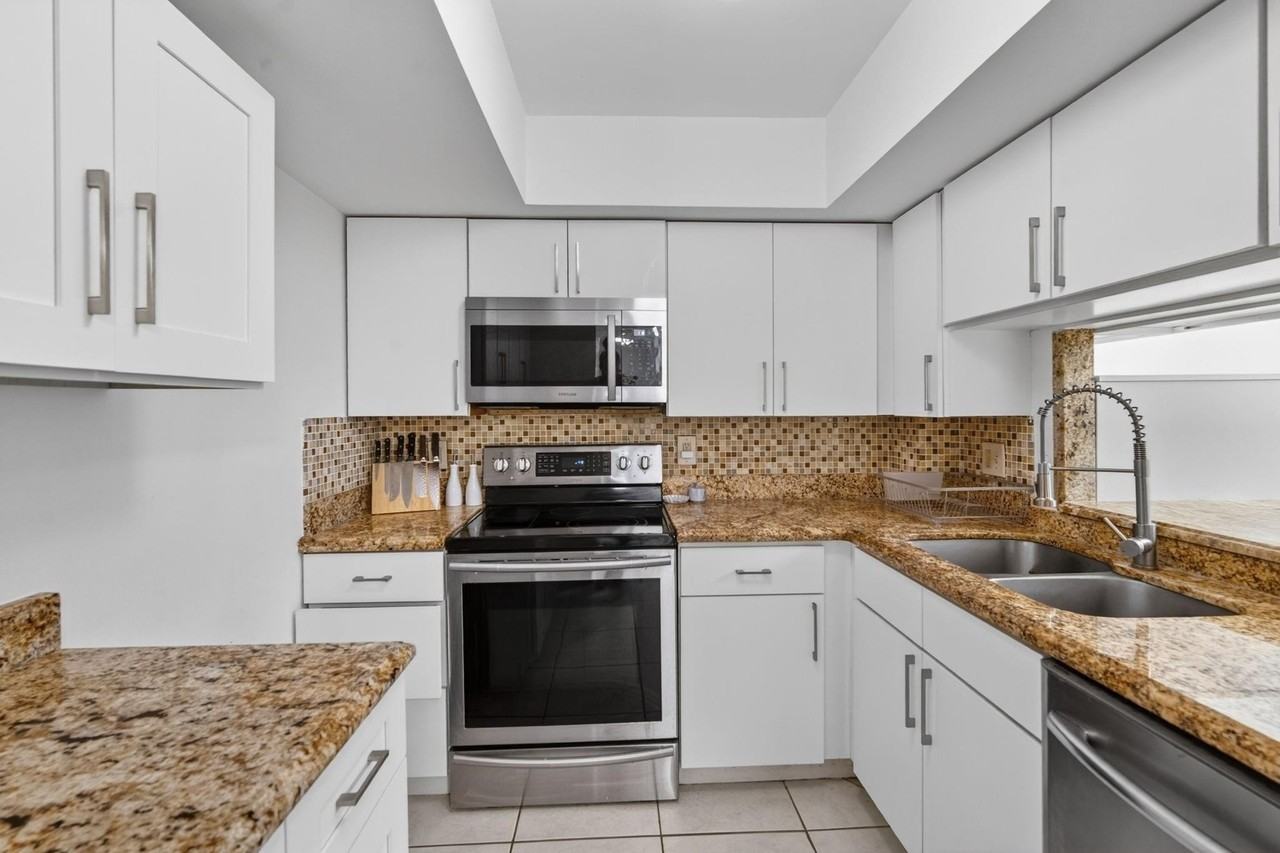 3900 N Hills Dr #306 - Photo 6 of 18