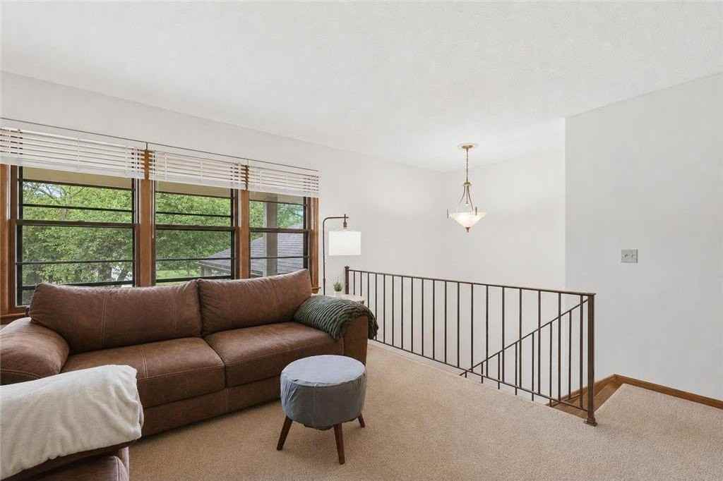 3308 Roosevelt Ct Ne - Photo 3 of 27