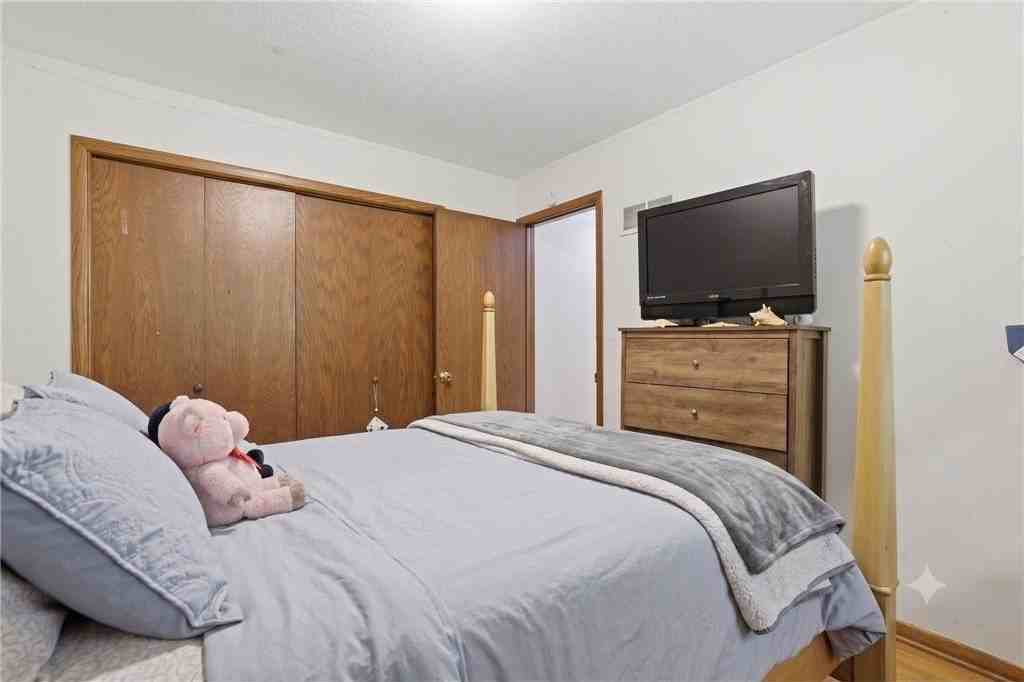3308 Roosevelt Ct Ne - Photo 6 of 27