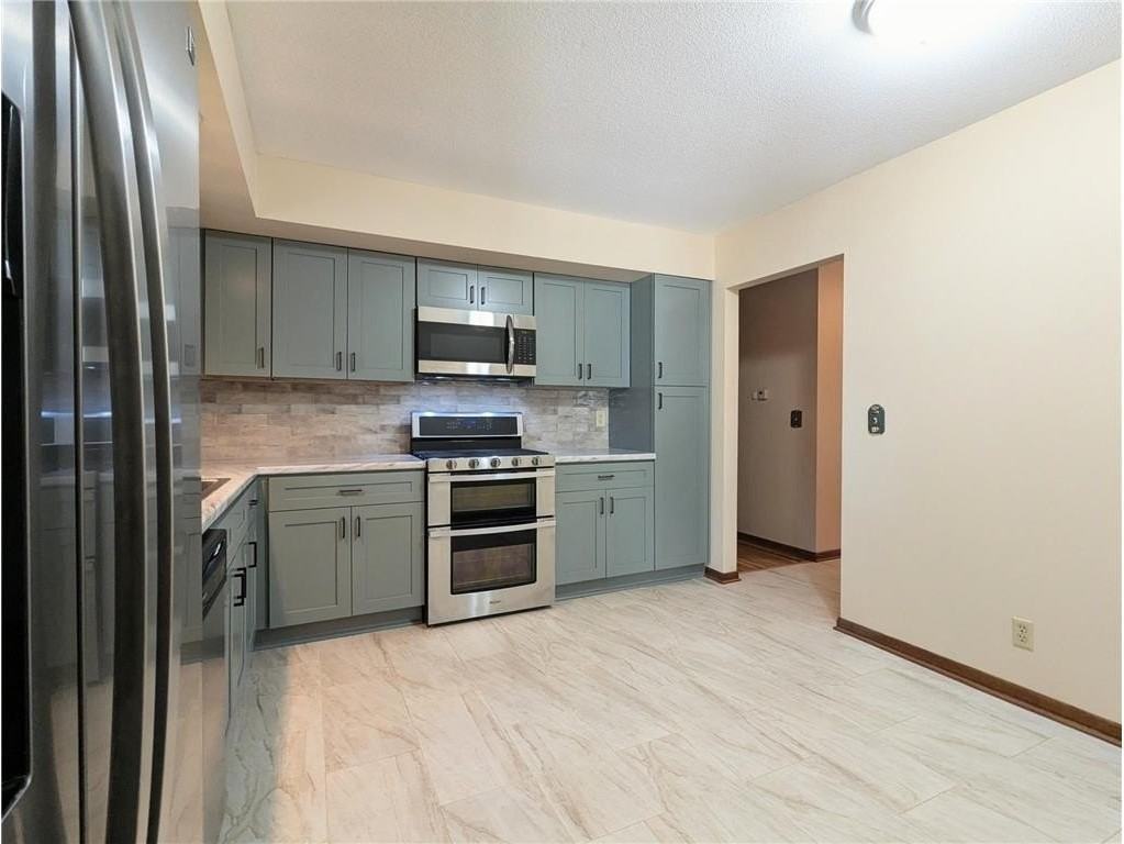 6065 Oakwood Rd - Photo 3 of 22
