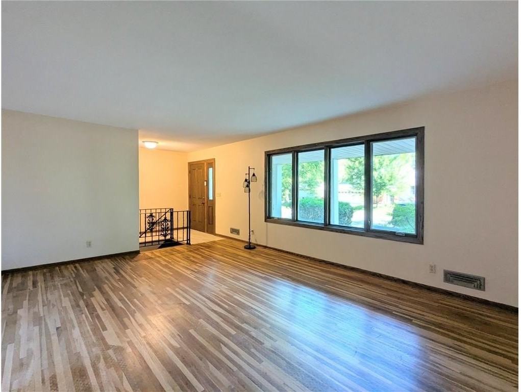 6065 Oakwood Rd - Photo 5 of 22