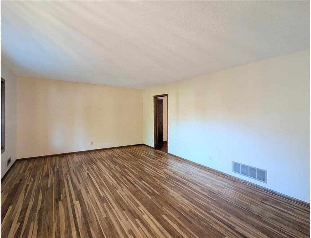 6065 Oakwood Rd - Photo 6 of 22