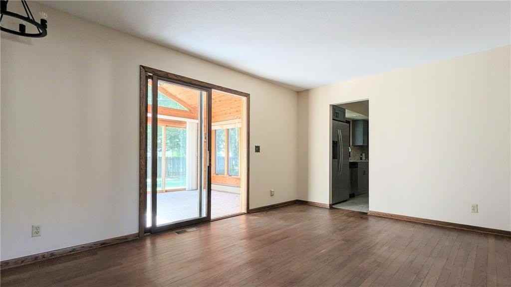 6065 Oakwood Rd - Photo 7 of 22