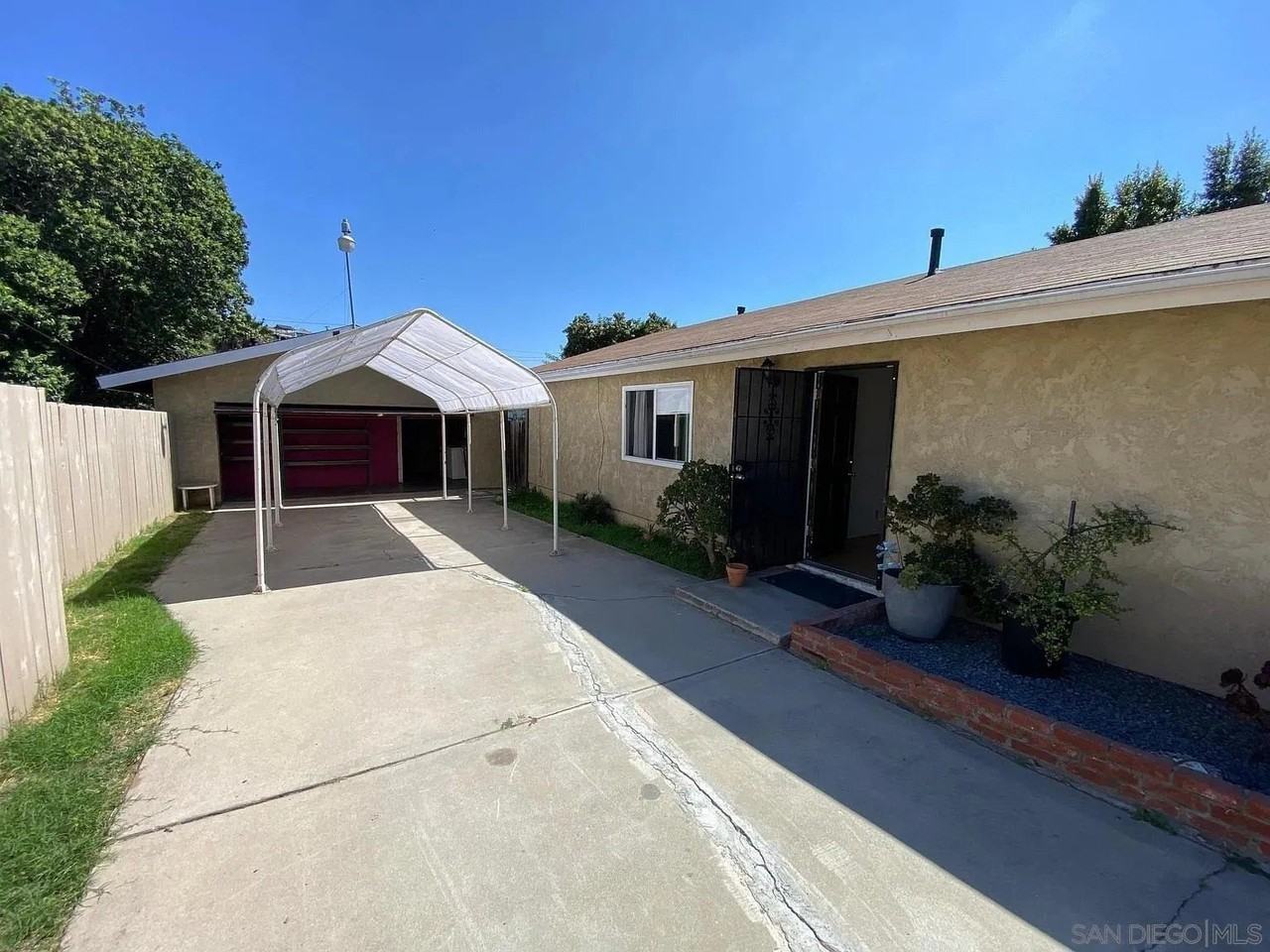 1475 Tarbox St - Photo 2 of 29