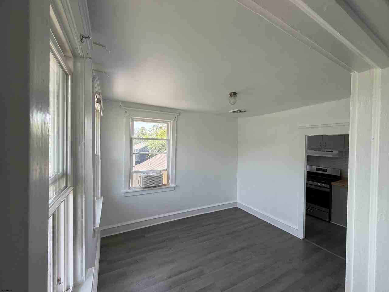 1052 Shore Rd - Photo 3 of 15
