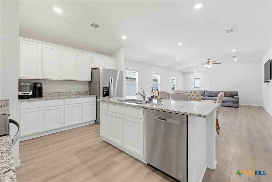 162 Ellenora Dr - Photo 2 of 14