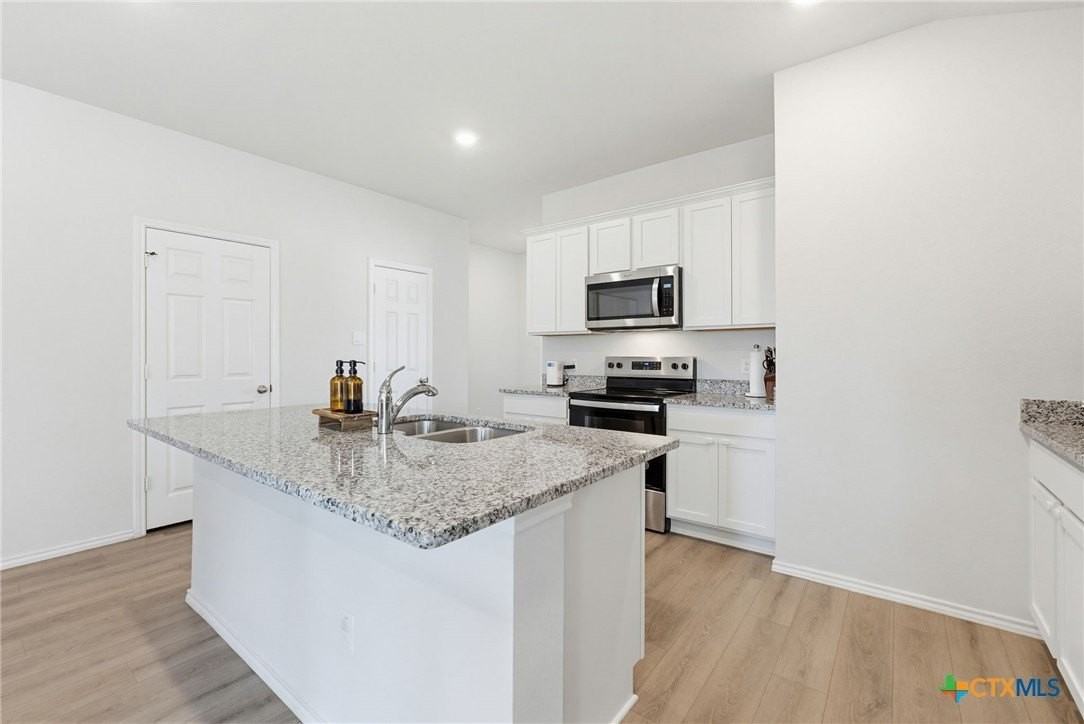162 Ellenora Dr - Photo 4 of 14