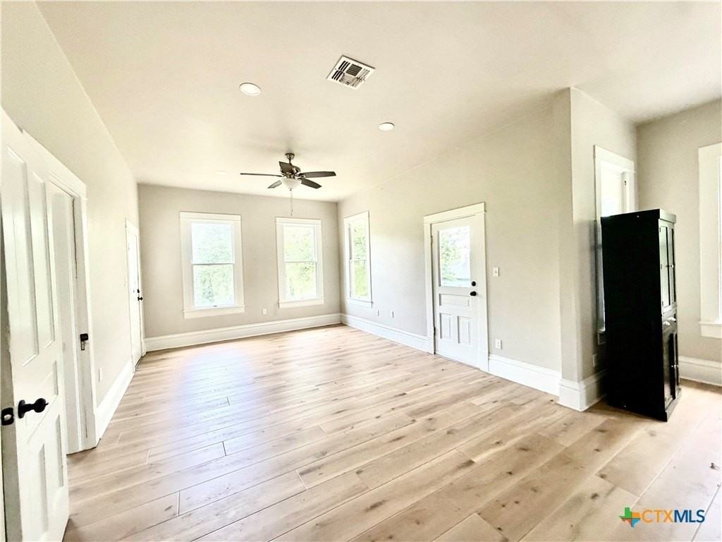 405 E Commercial St #2 - Photo 4 of 6