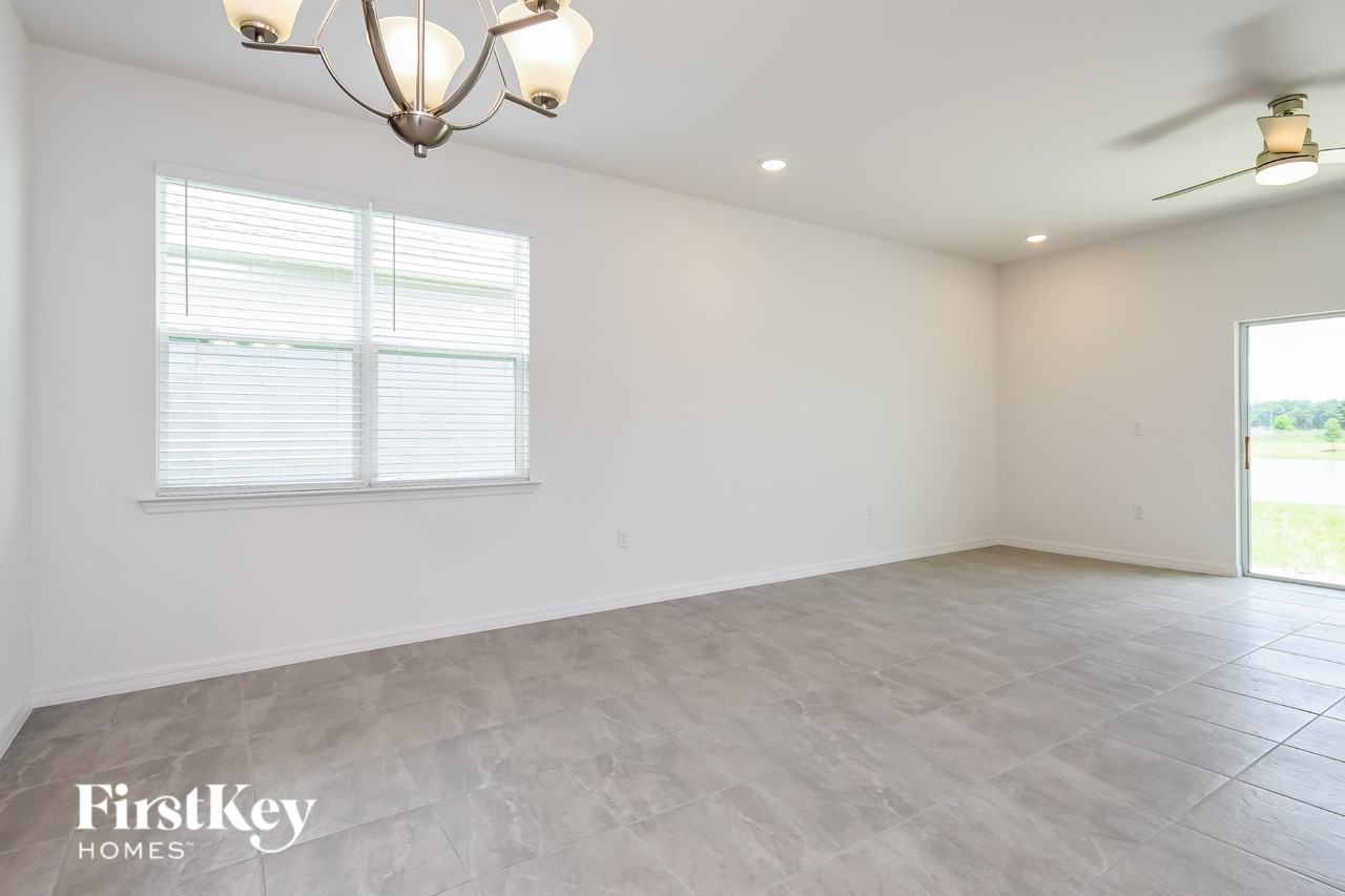1618 Isleta Loop - Photo 5 of 16