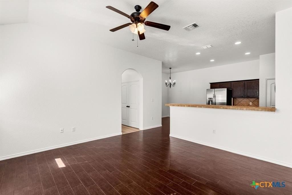 586 Creekside Cir - Photo 2 of 17