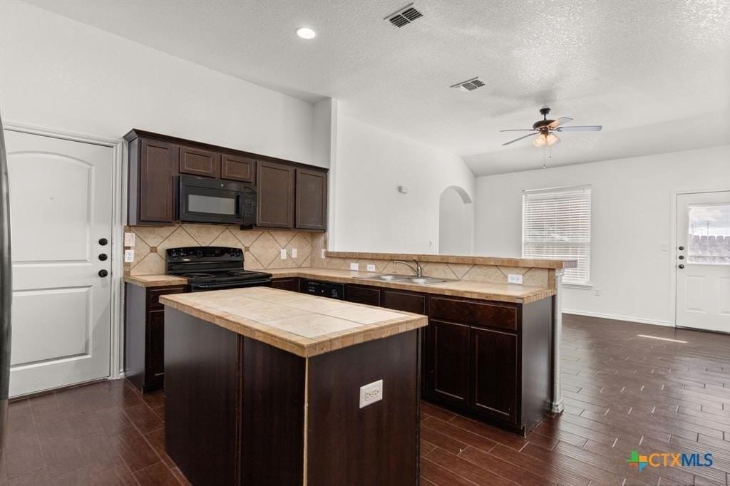 586 Creekside Cir - Photo 7 of 17