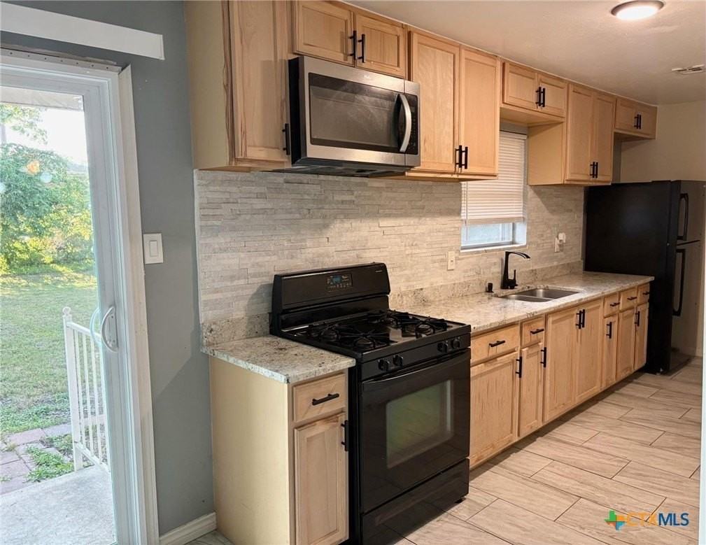 613 Bishop Dr - Photo 2 of 9