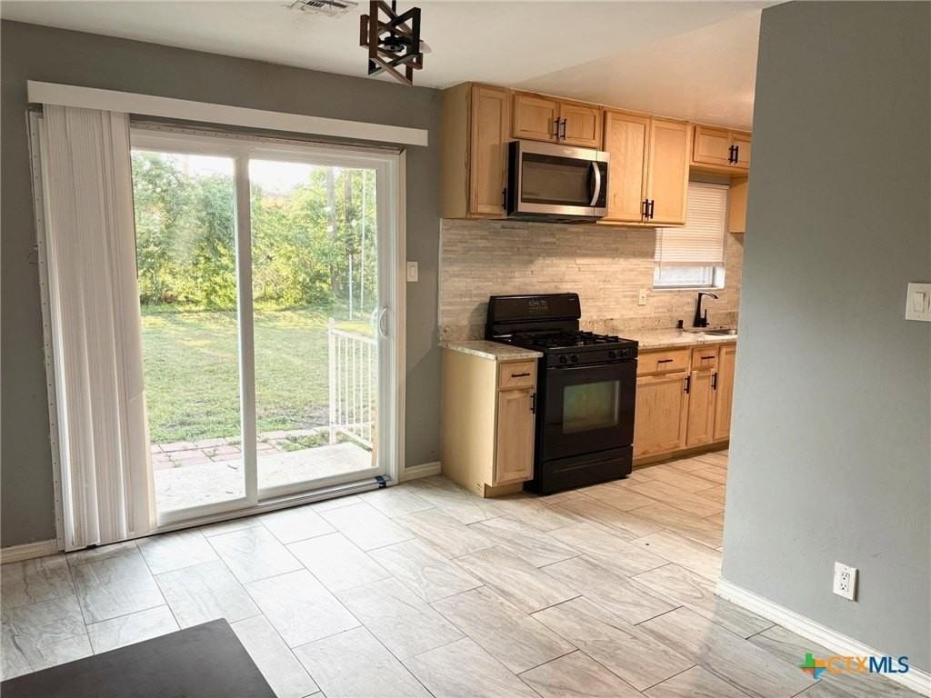 613 Bishop Dr - Photo 4 of 9