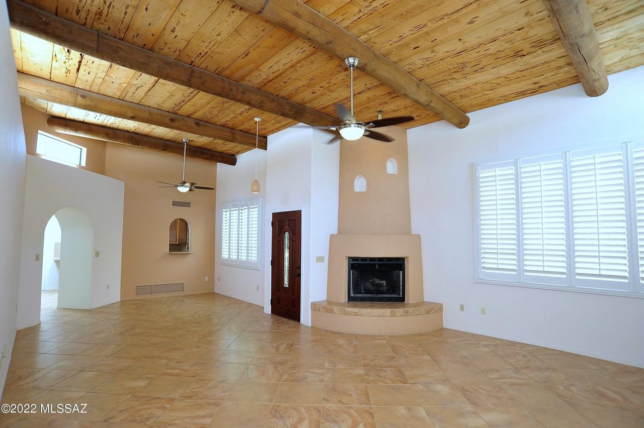 1600 E Deer Shadow Ln - Photo 4 of 49