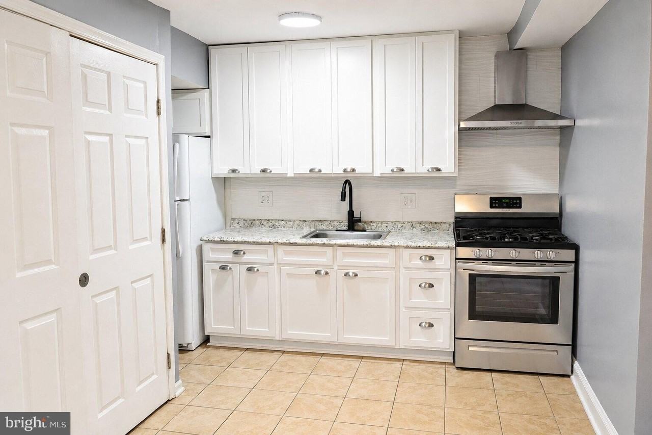 63 Galveston Pl Sw #B - Photo 2 of 10