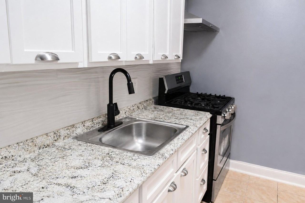 63 Galveston Pl Sw #B - Photo 3 of 10