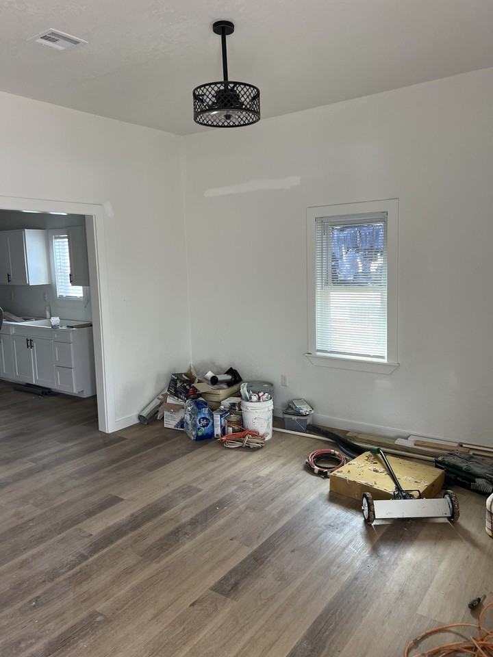 525 W Washington Ave #1 - Photo 2 of 20
