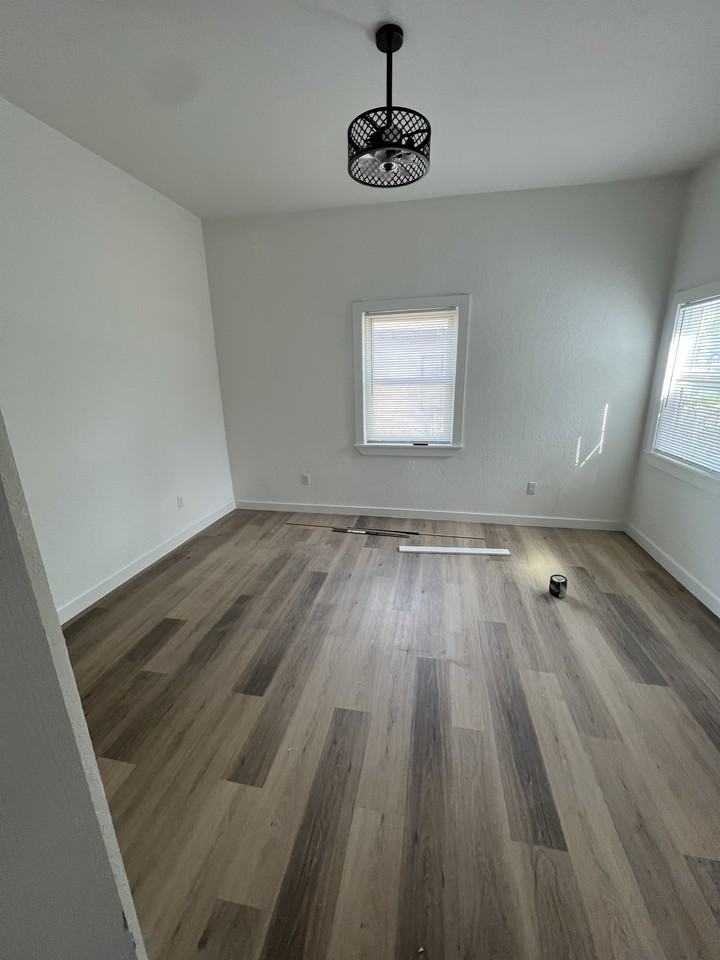 525 W Washington Ave #1 - Photo 4 of 20