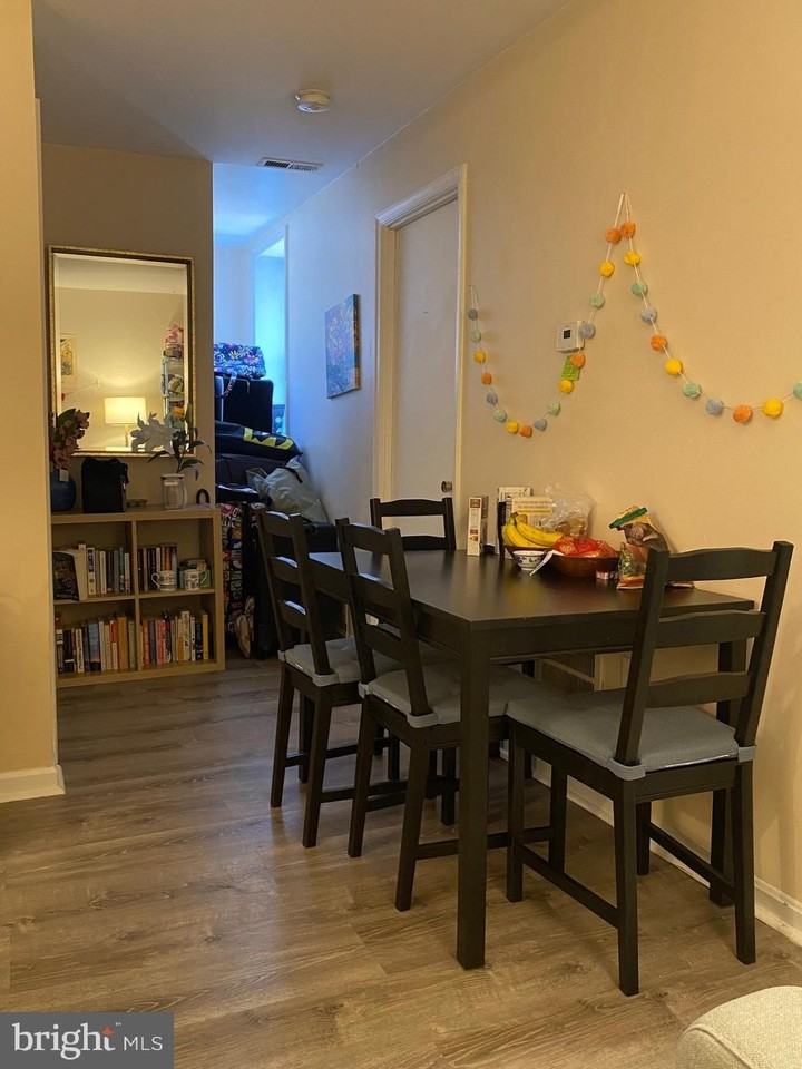 1420 Harvard St Nw #403 - Photo 5 of 32