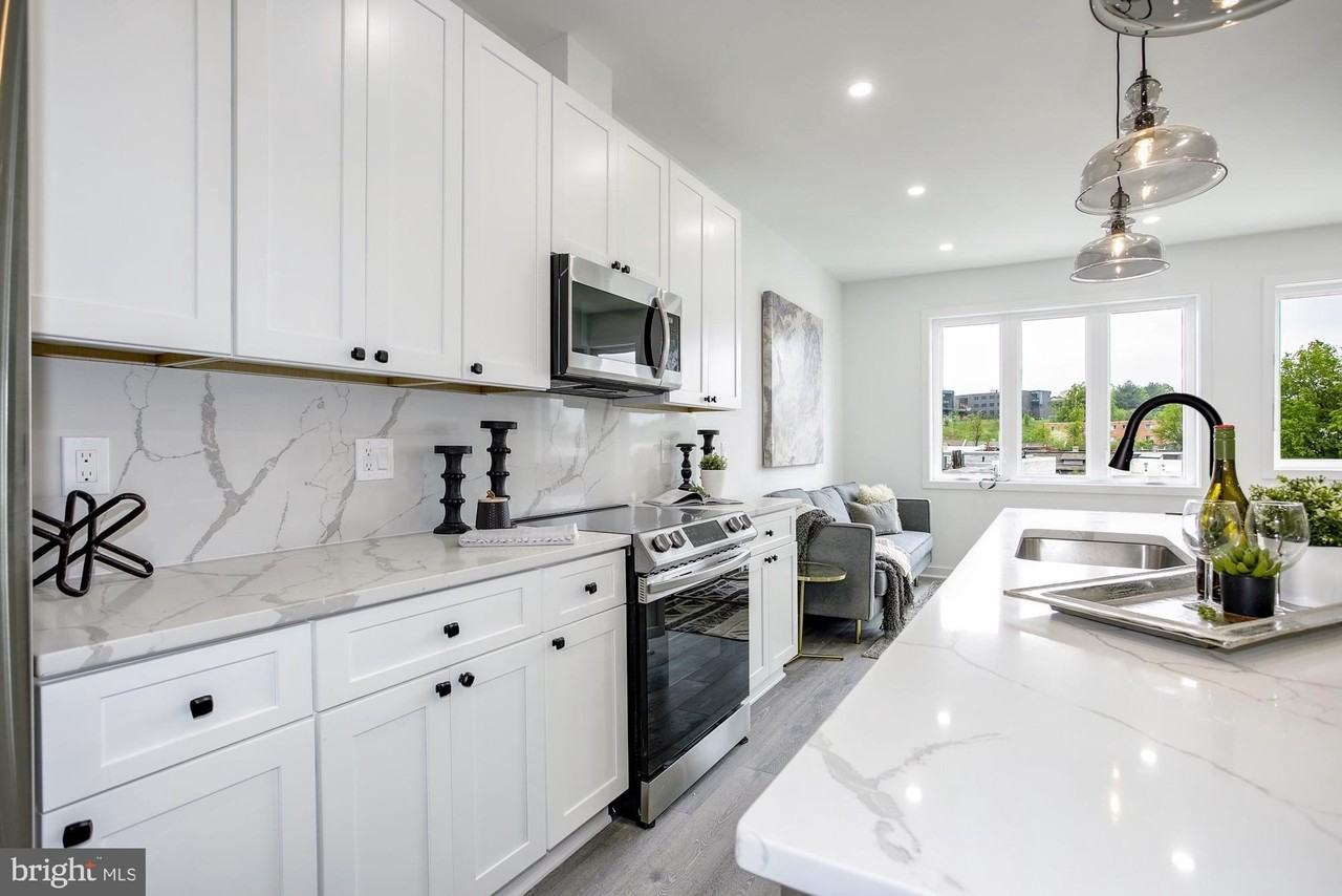 1730 Montello Ave Ne - Photo 7 of 27