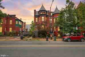 featured image of 210 8th St Se