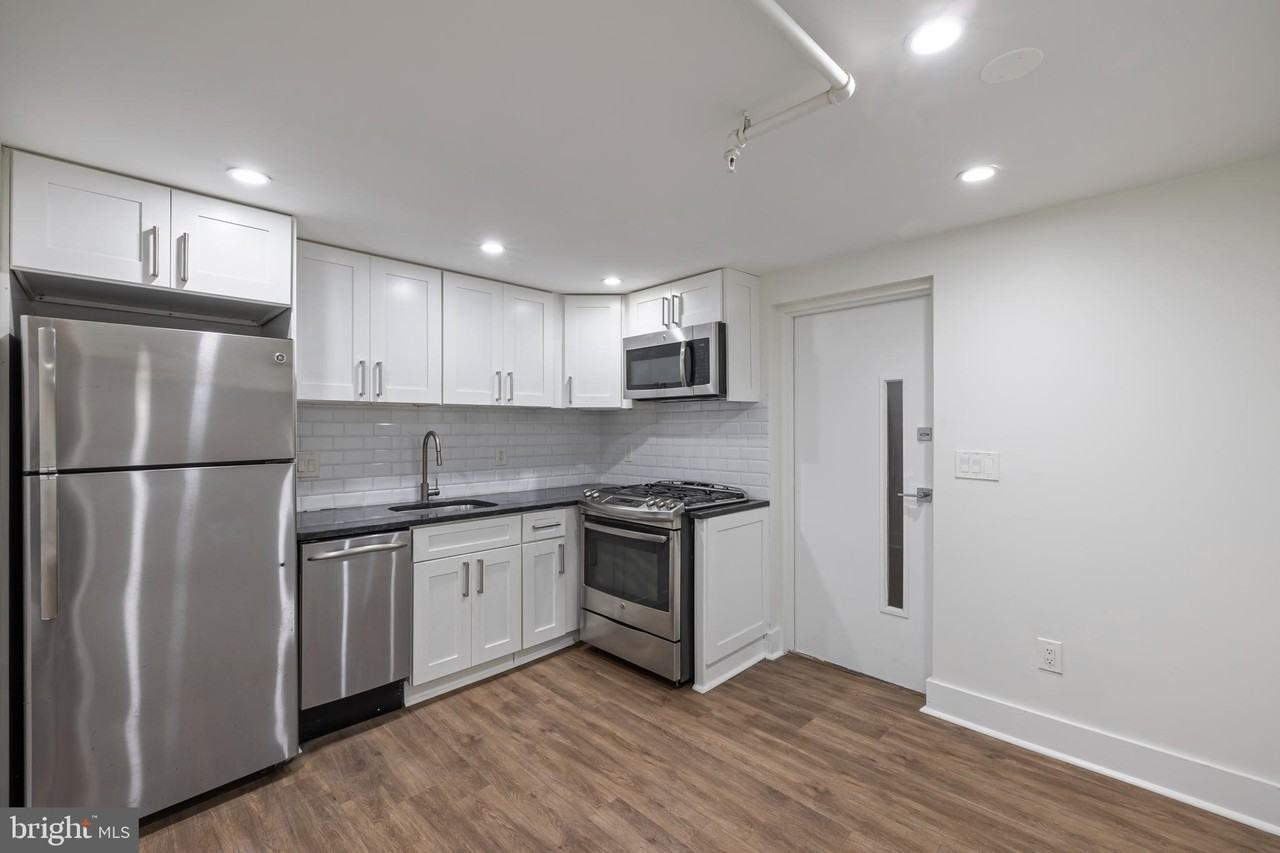 1514 Newton St Nw #B2 - Photo 4 of 19