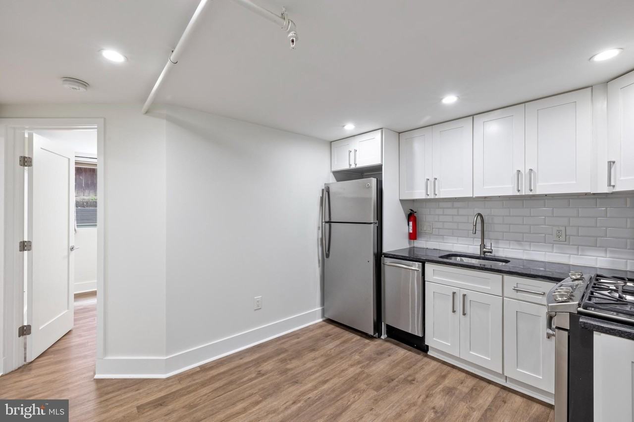 1514 Newton St Nw #B2 - Photo 5 of 19
