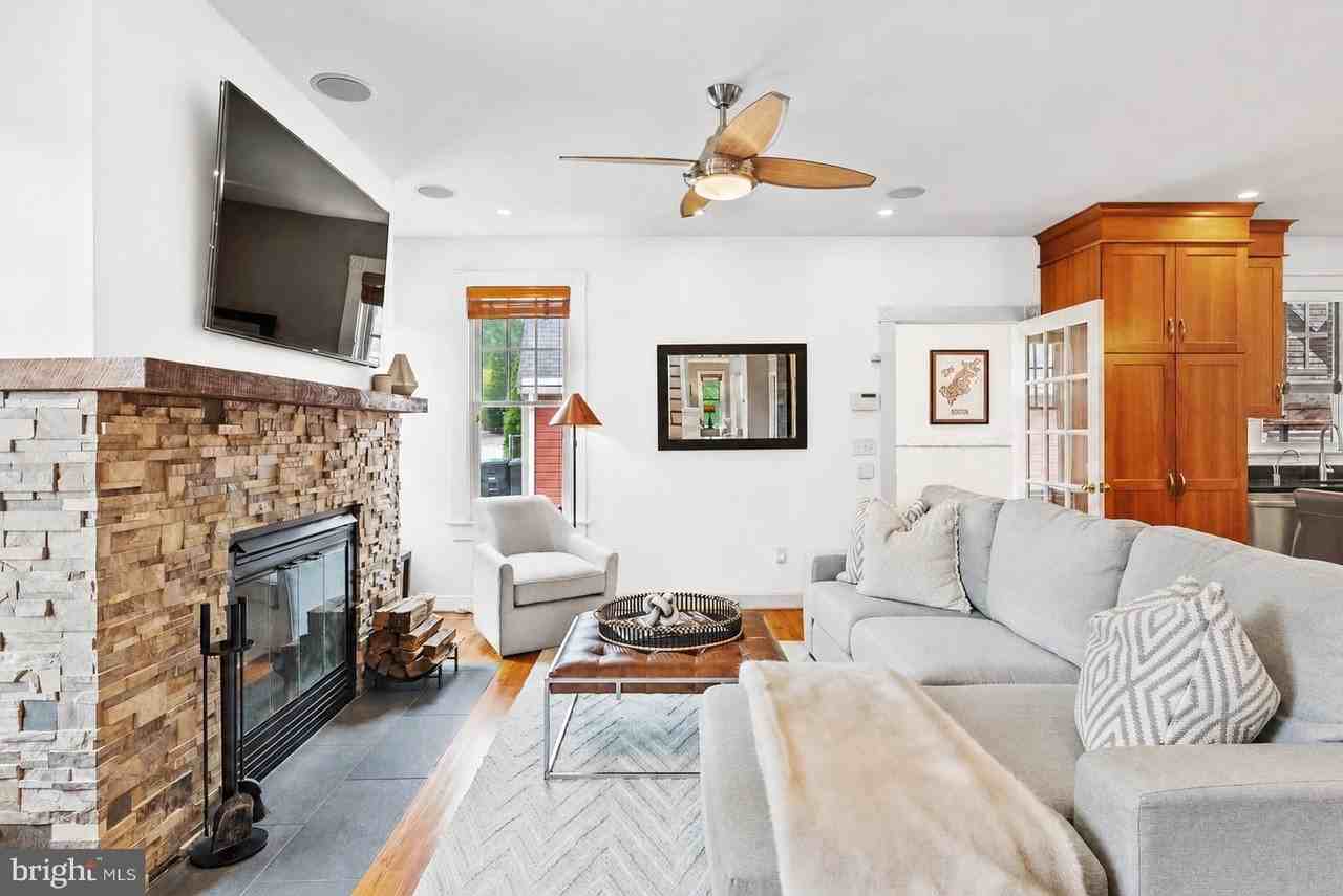 5213 Cathedral Ave Nw - Photo 3 of 50