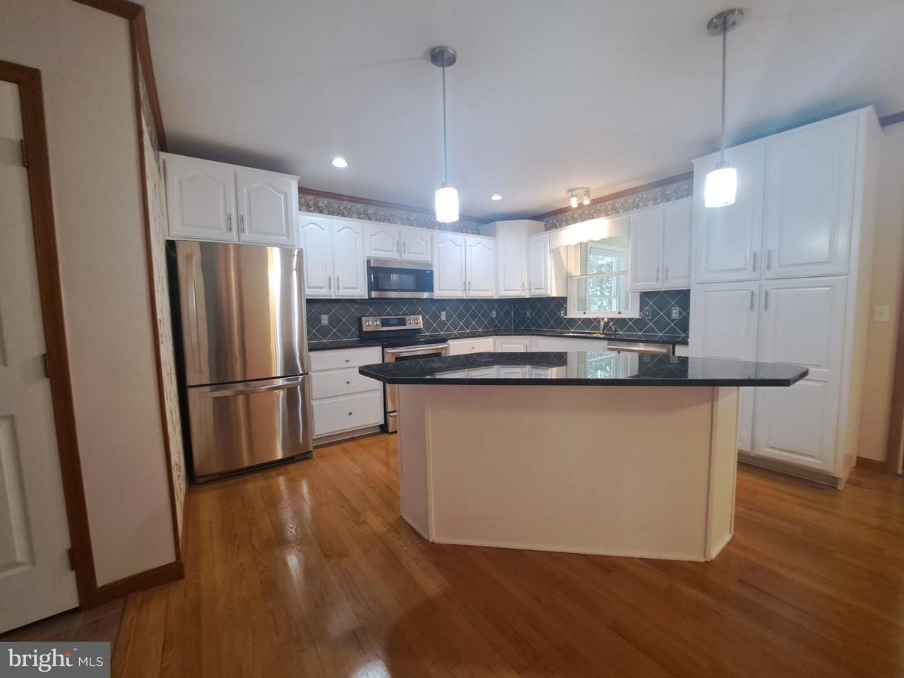 11 Roberts Rd - Photo 4 of 26
