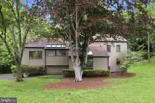 882 Coachway - Photo 1 of 1