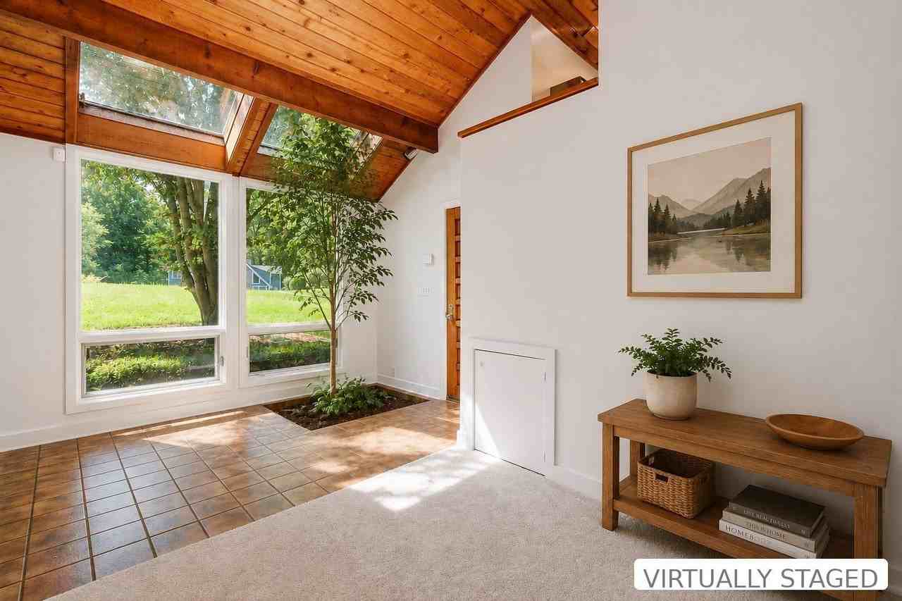 882 Coachway - Photo 4 of 37