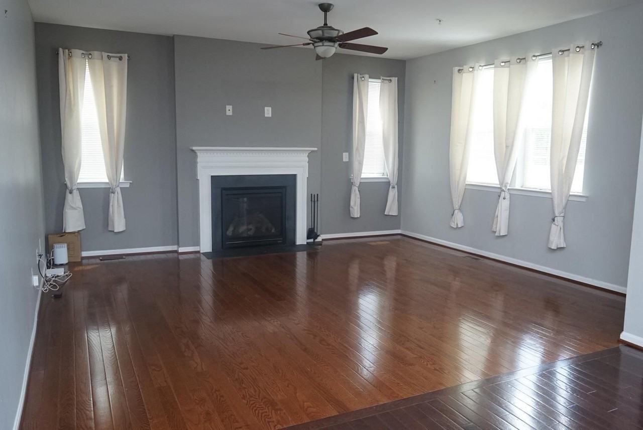 9820 Leighland Ct - Photo 5 of 15