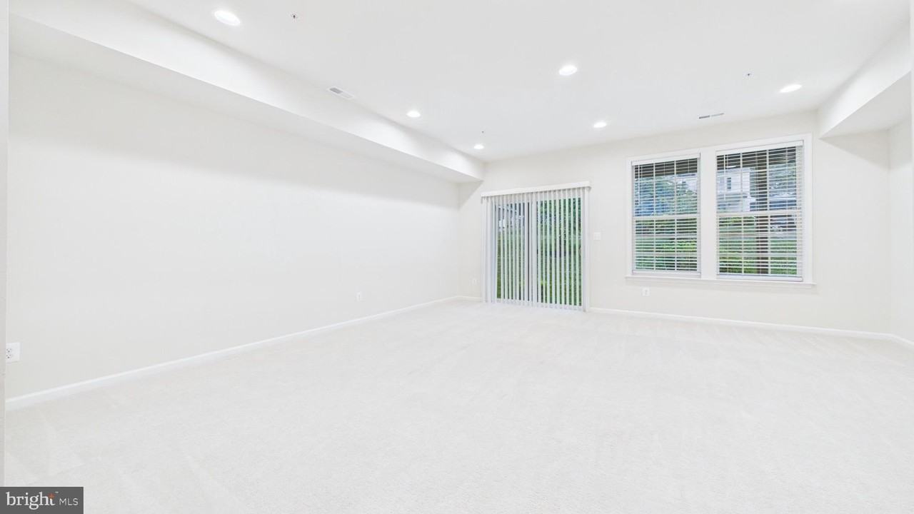 22 Chester Ct - Photo 5 of 50
