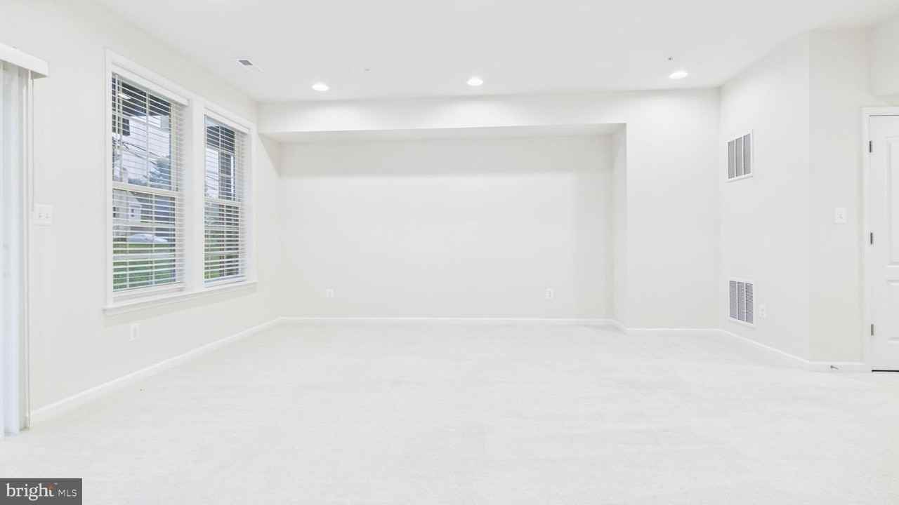 22 Chester Ct - Photo 7 of 50