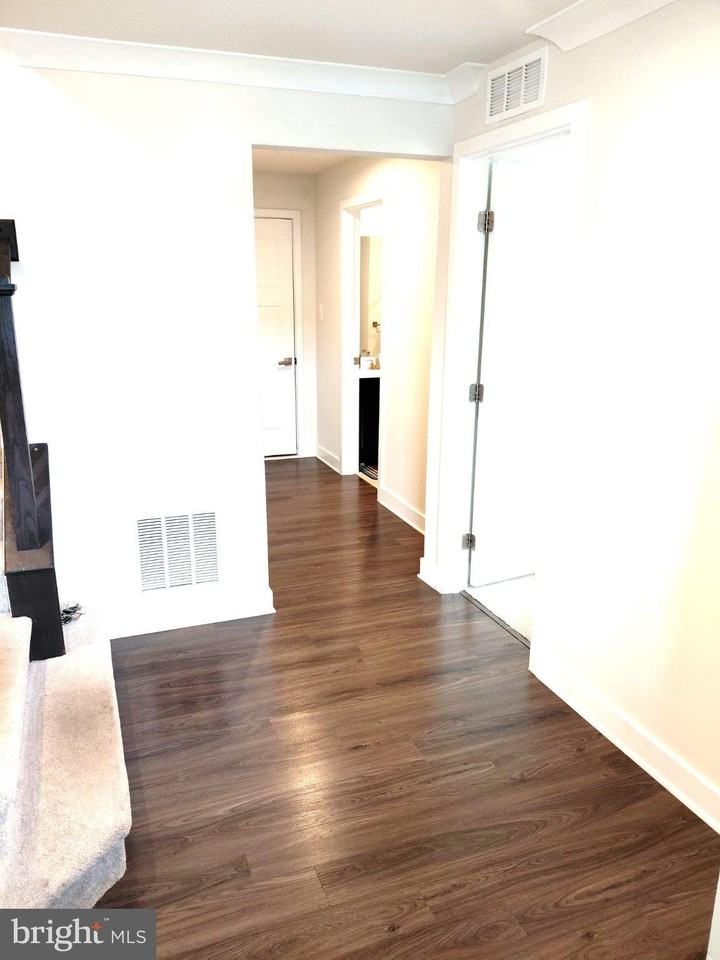 5940 Tomahawk St - Photo 2 of 31