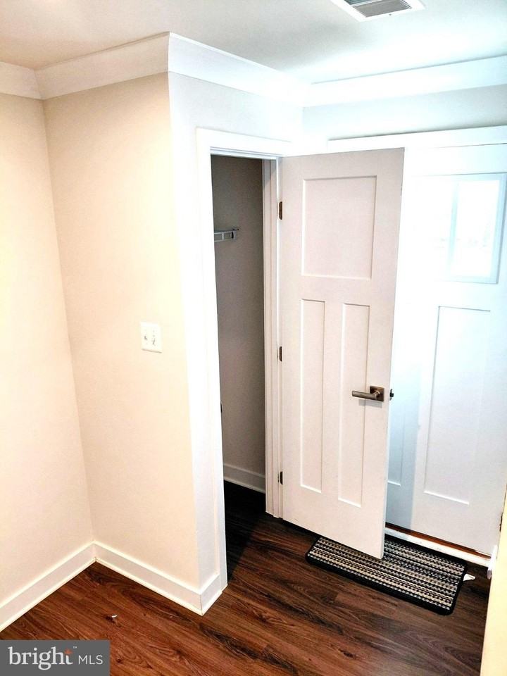 5940 Tomahawk St - Photo 5 of 31
