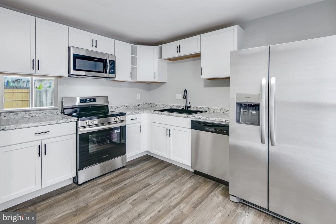 5778 Sunset View Ln - Photo 2 of 14
